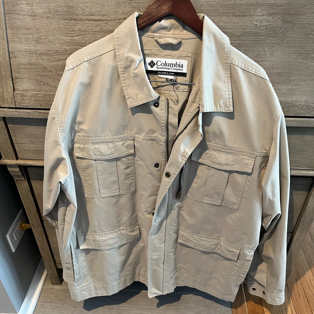 Columbia Men's Tan Jacket.  Lightweight. Cotton and polyester. Size xxl.